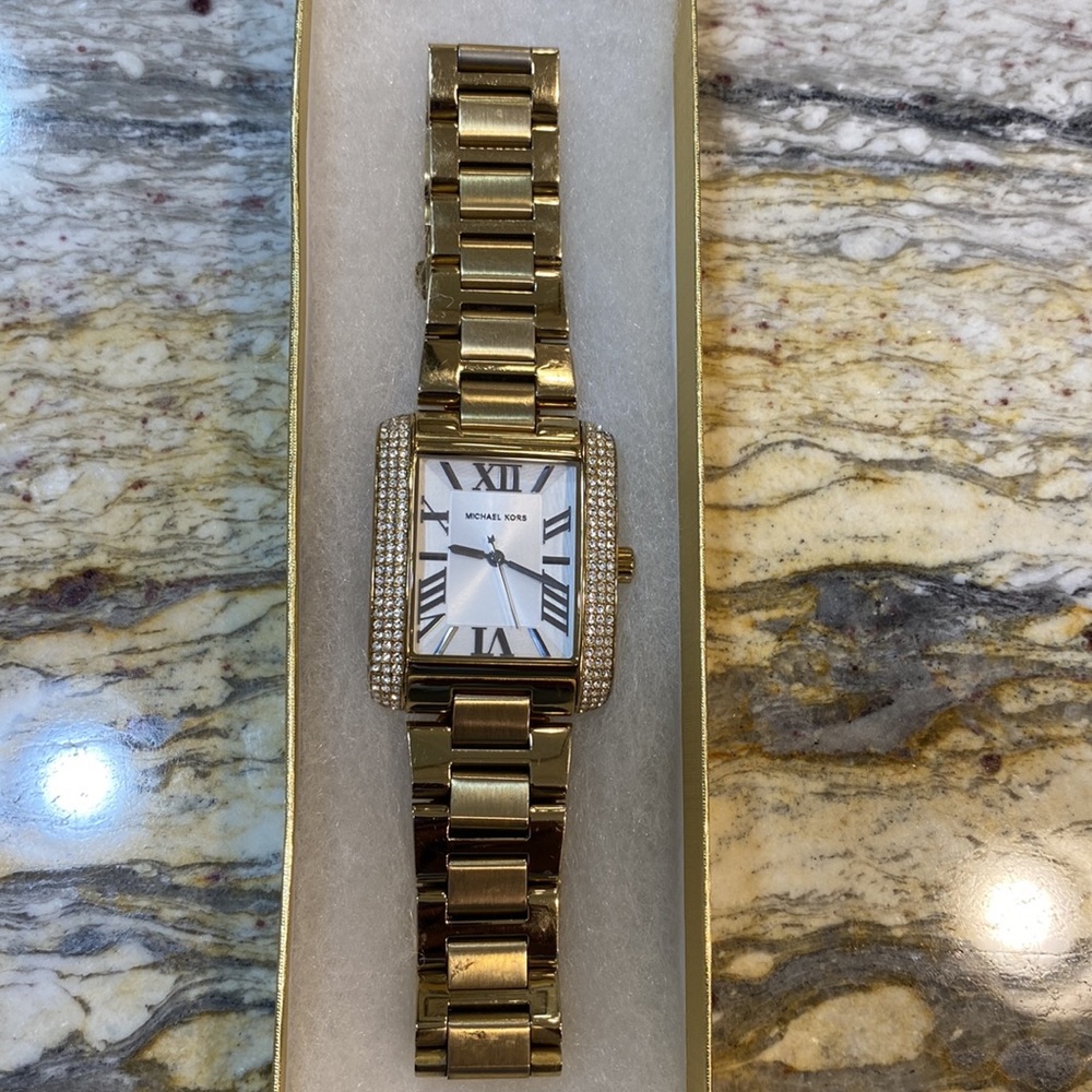 Great 🎁🔥Michael Kors Unisex Emery Three-Hand Gold Tone Stainless Steel Watch🔥